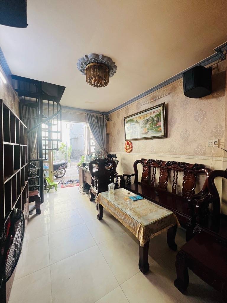 Bán nhà chính chủ 1 xẹt sát mặt tiền Âu Cơ, Tân Phú, 80m² BTCT, đủ công năng, 6.x tỷ